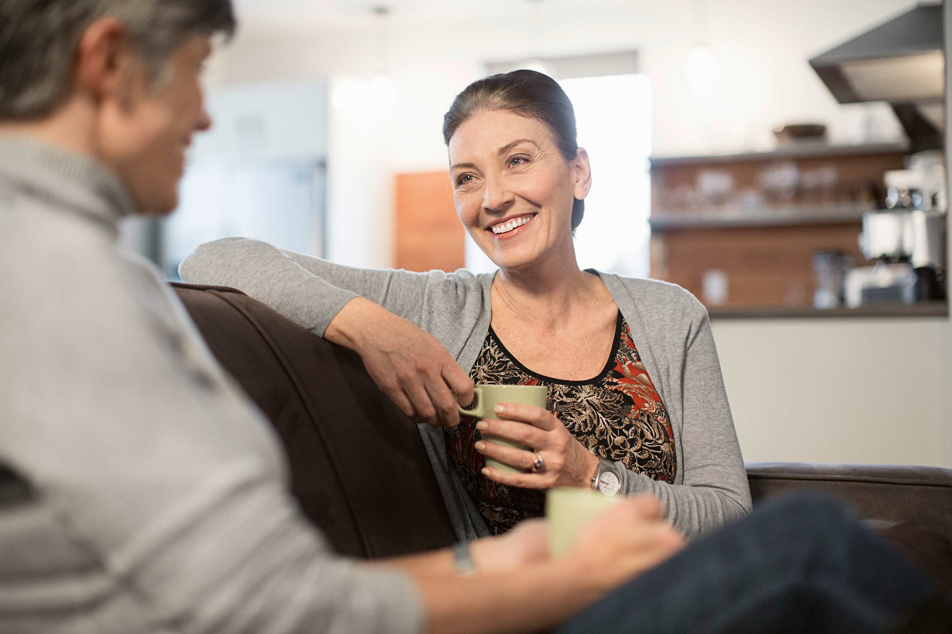 Kunden_Gespraech_Frauen_Kaffee_s_kjvyfw