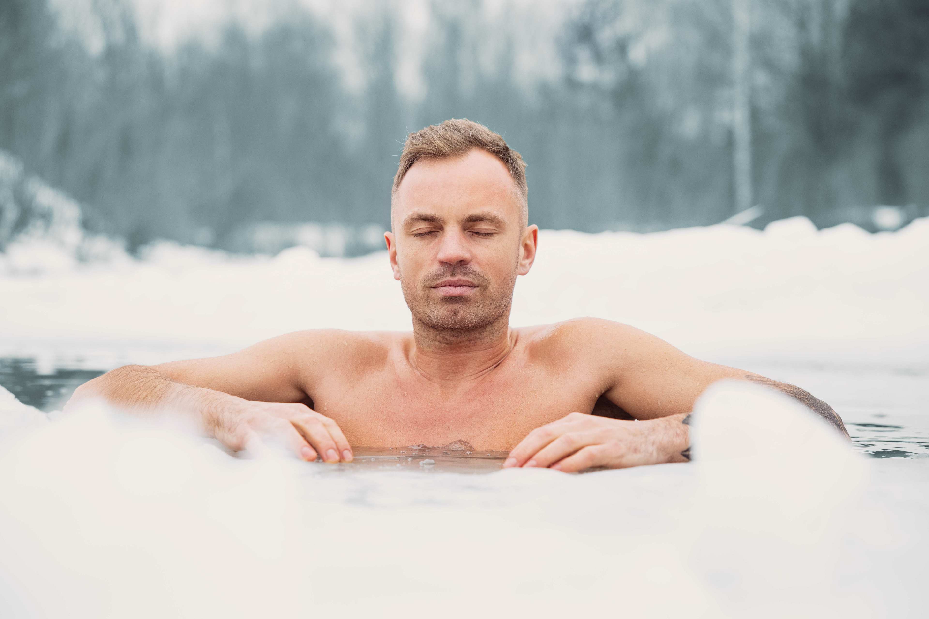 Kunden_Unterwegs_Mann_Eisschwimmen_s_hfss5j