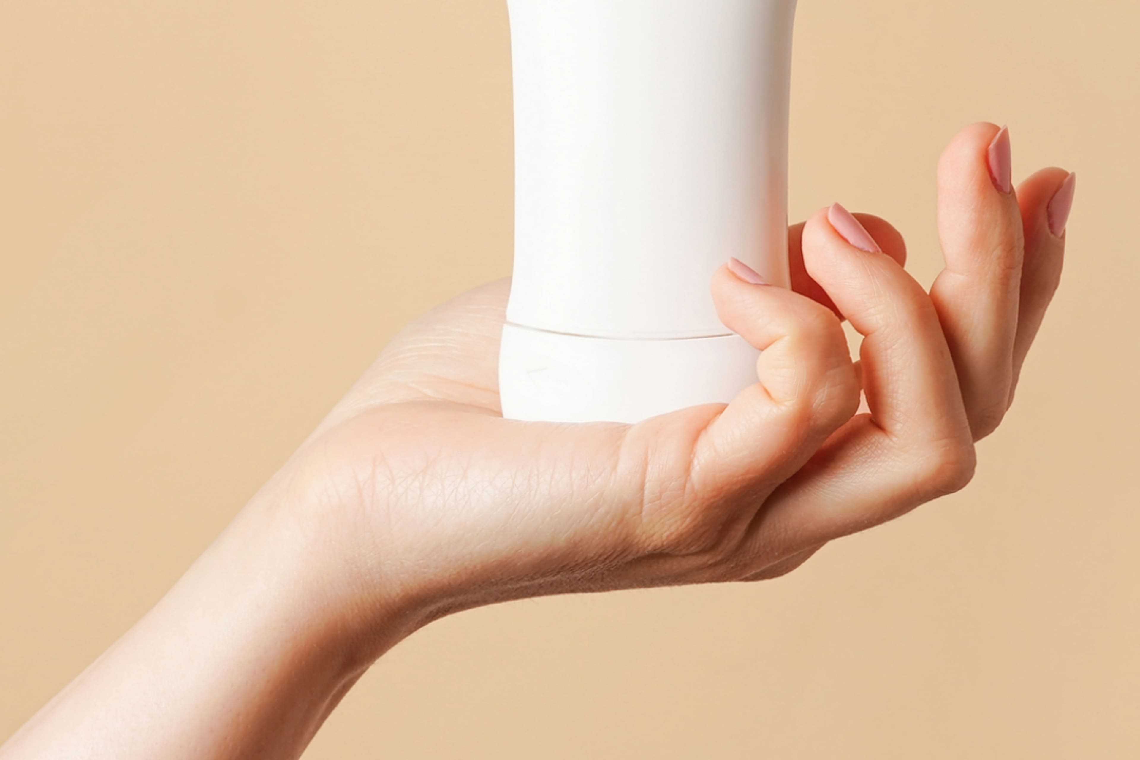 2025-07-03-blogbeitrag-brustkrebs-interview-inhaltsbild-deodorant-1080x1080