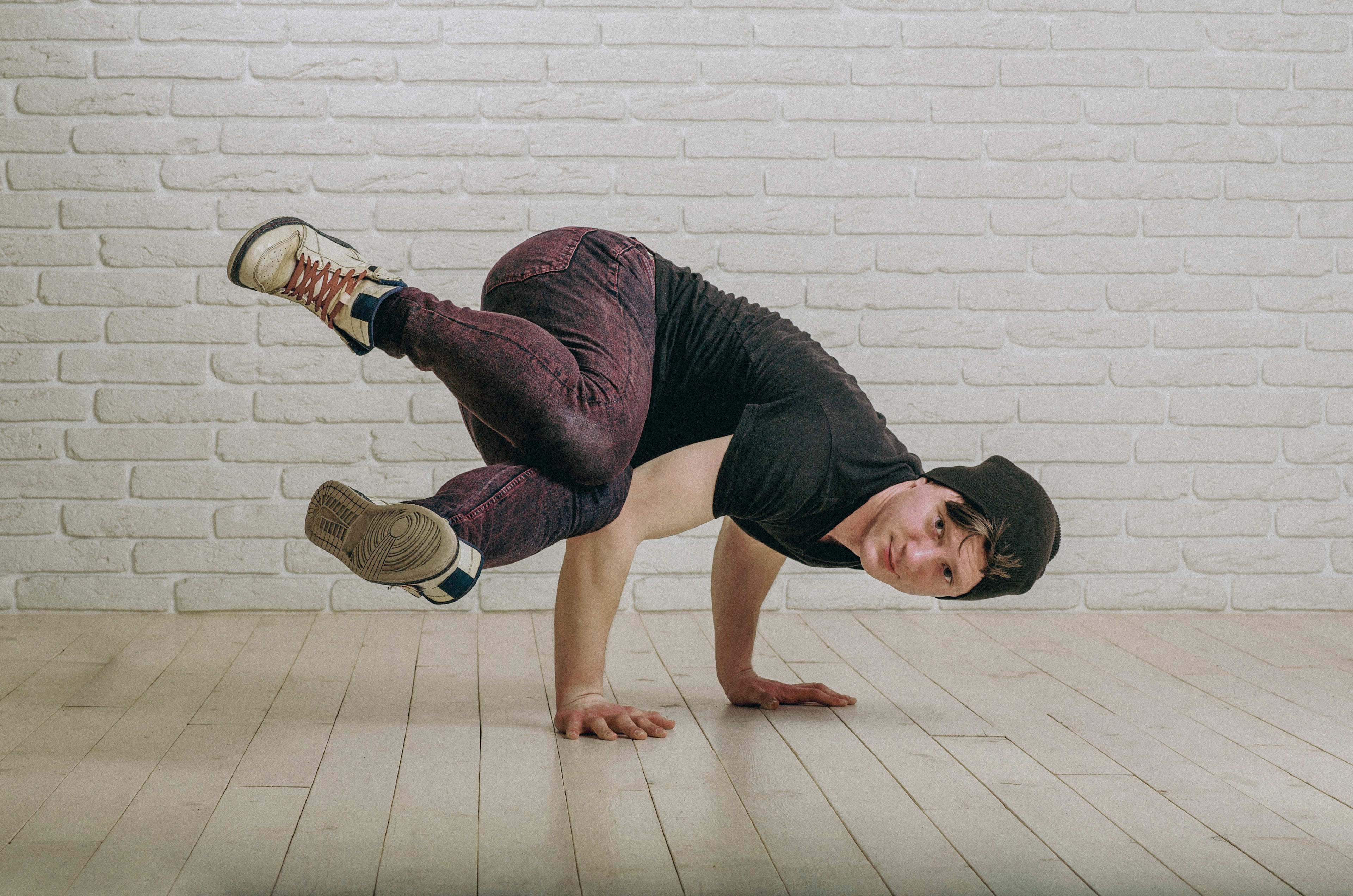 Bewegung_Tanzen_Breakdance_Mann_s_ic7n6r