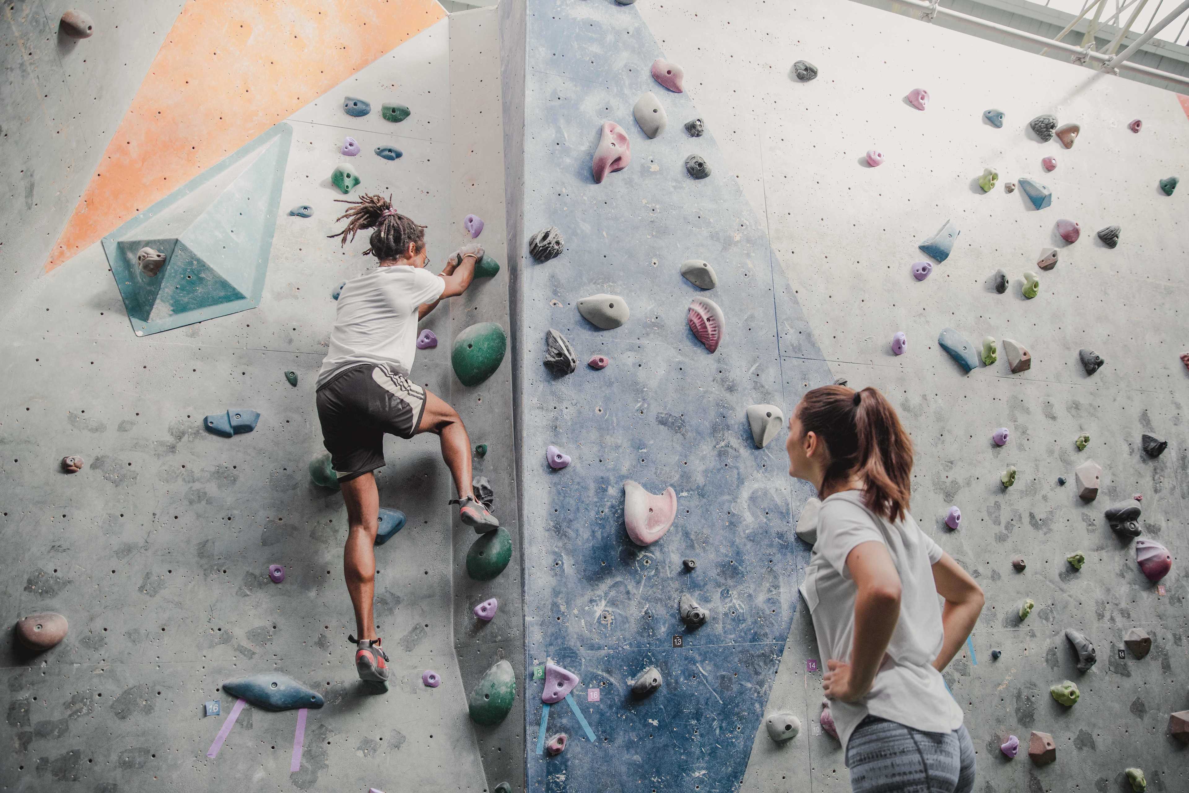 Bewegung_Bouldern_Mann_Frau_s_wym5r1