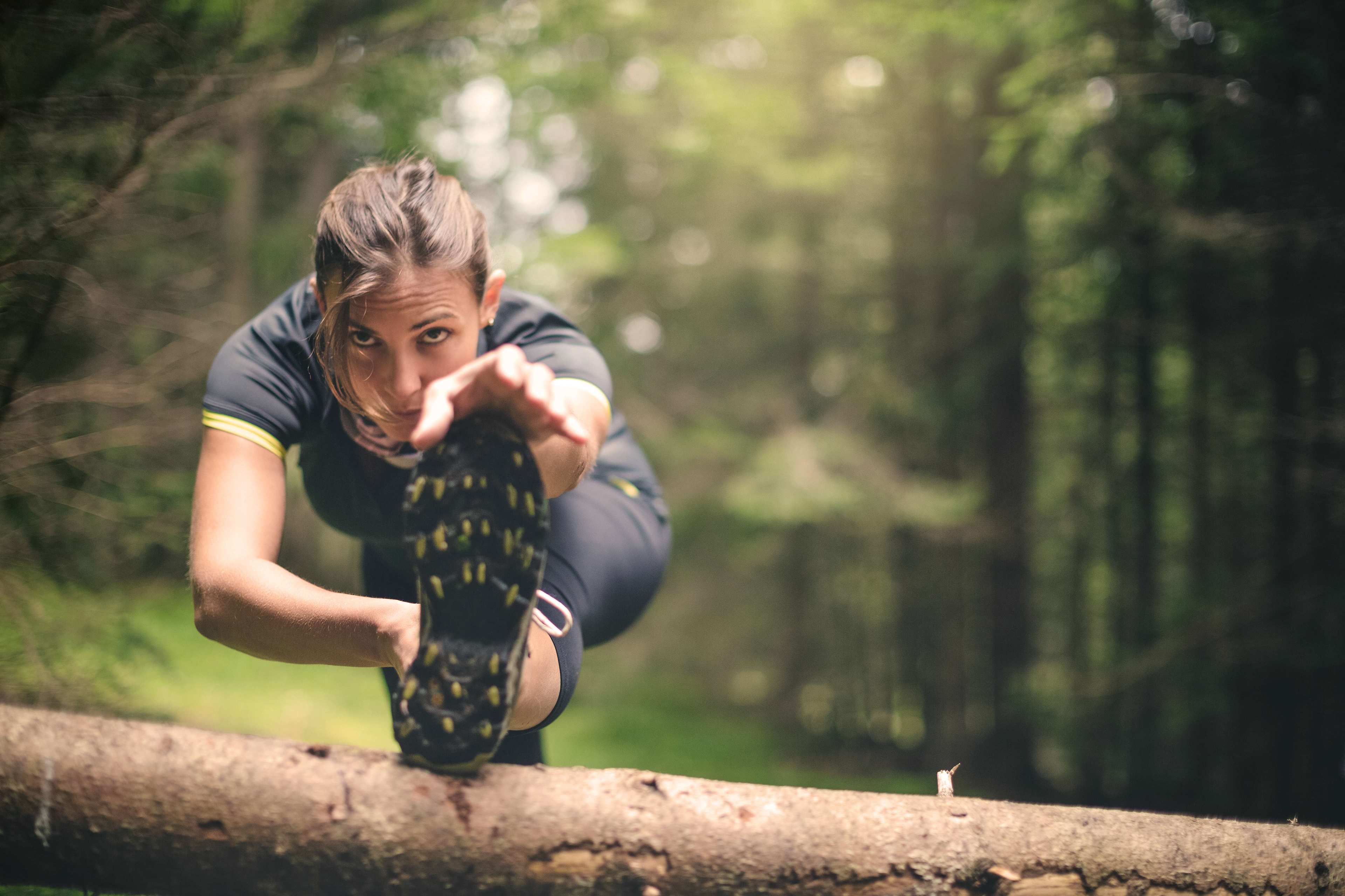 Bewegung_Fitness_Dehnen_Frau_Fuss_s_kqtlis