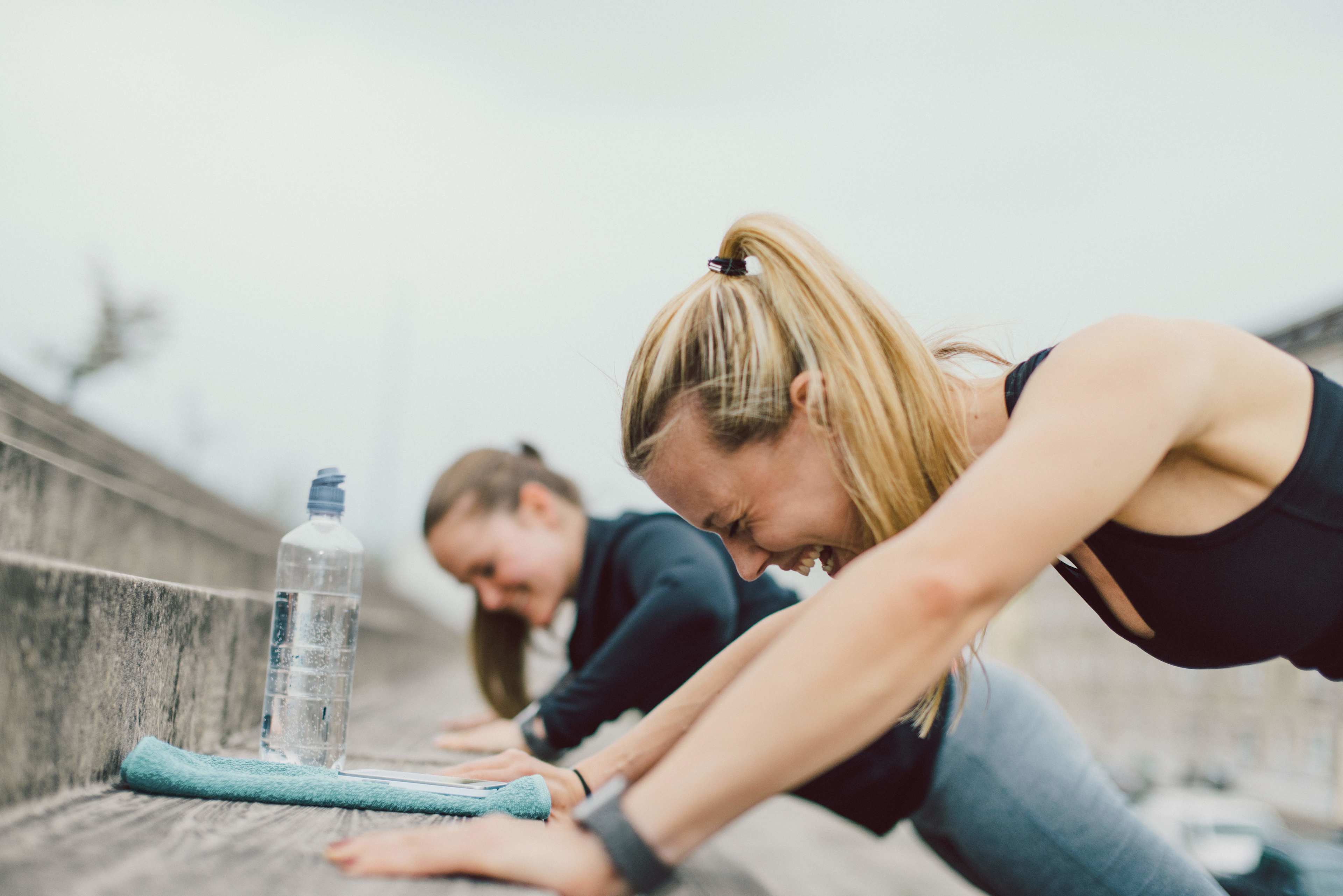 Bewegung_Fitness_Frauen_Draussen_s_dzc1ue