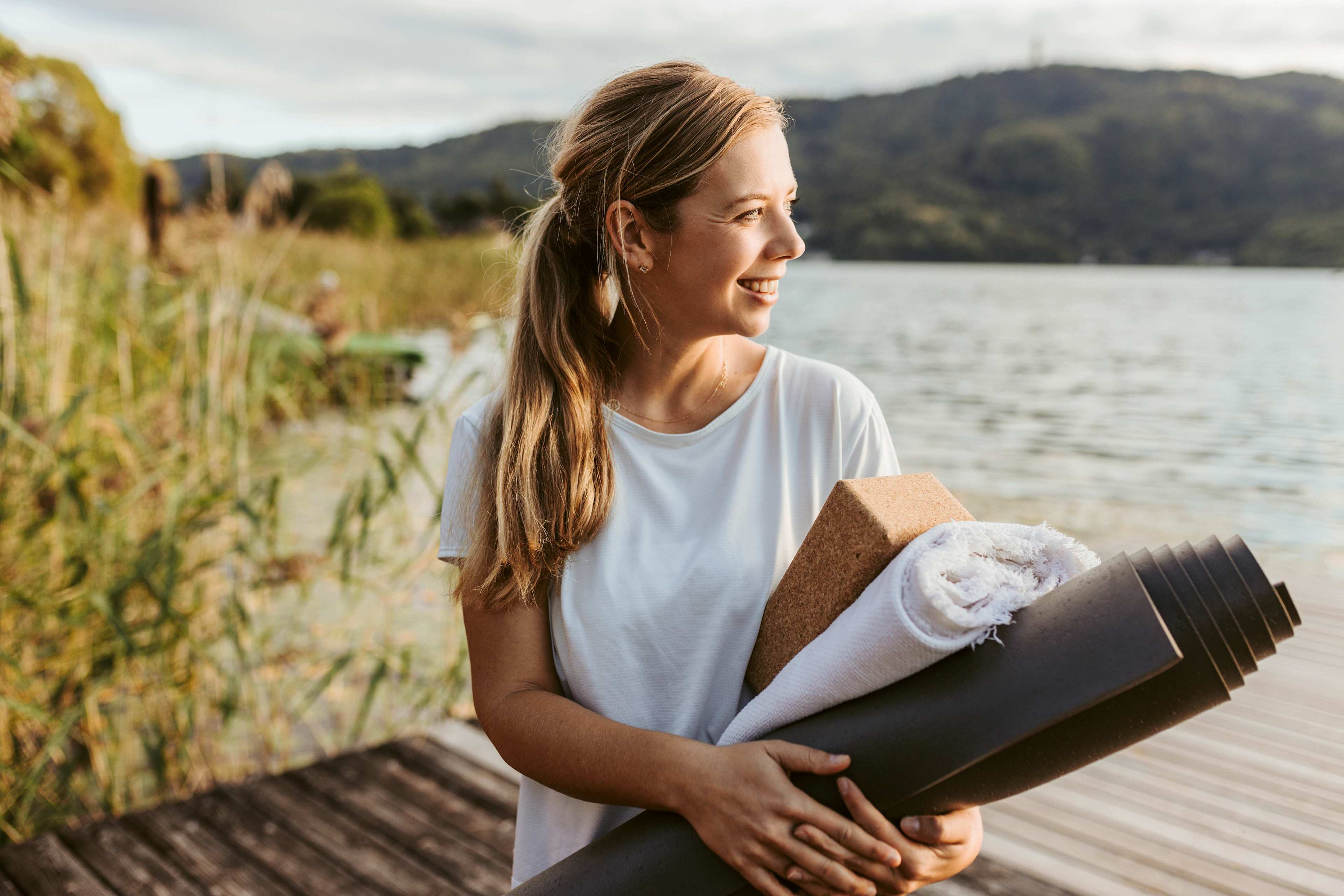 Bewegung_Yoga_Turnen_Frau_See_s_itd3fq