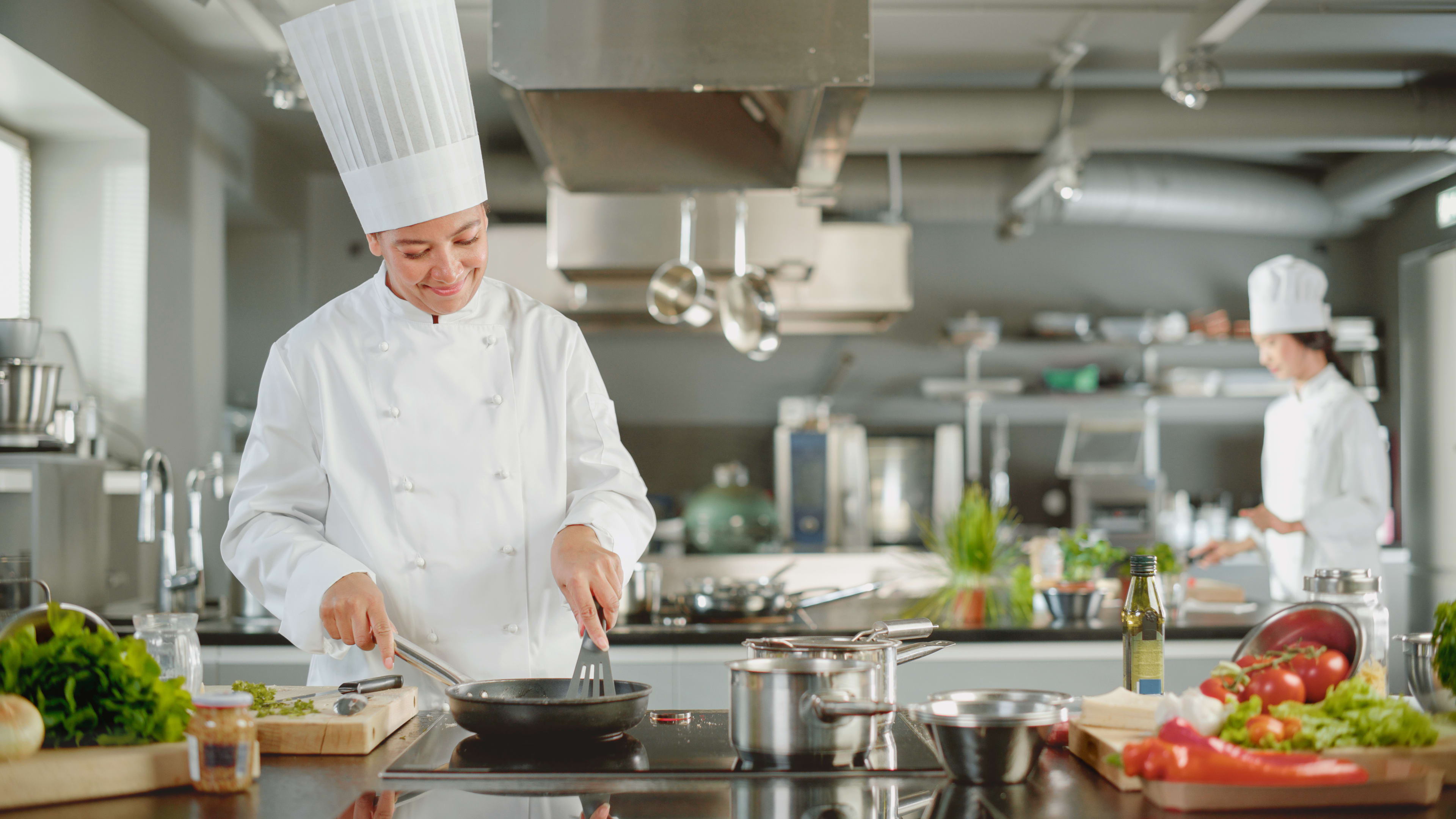 Business_Gastro_Kochen_Koechin_Kochherd_s_aype8j
