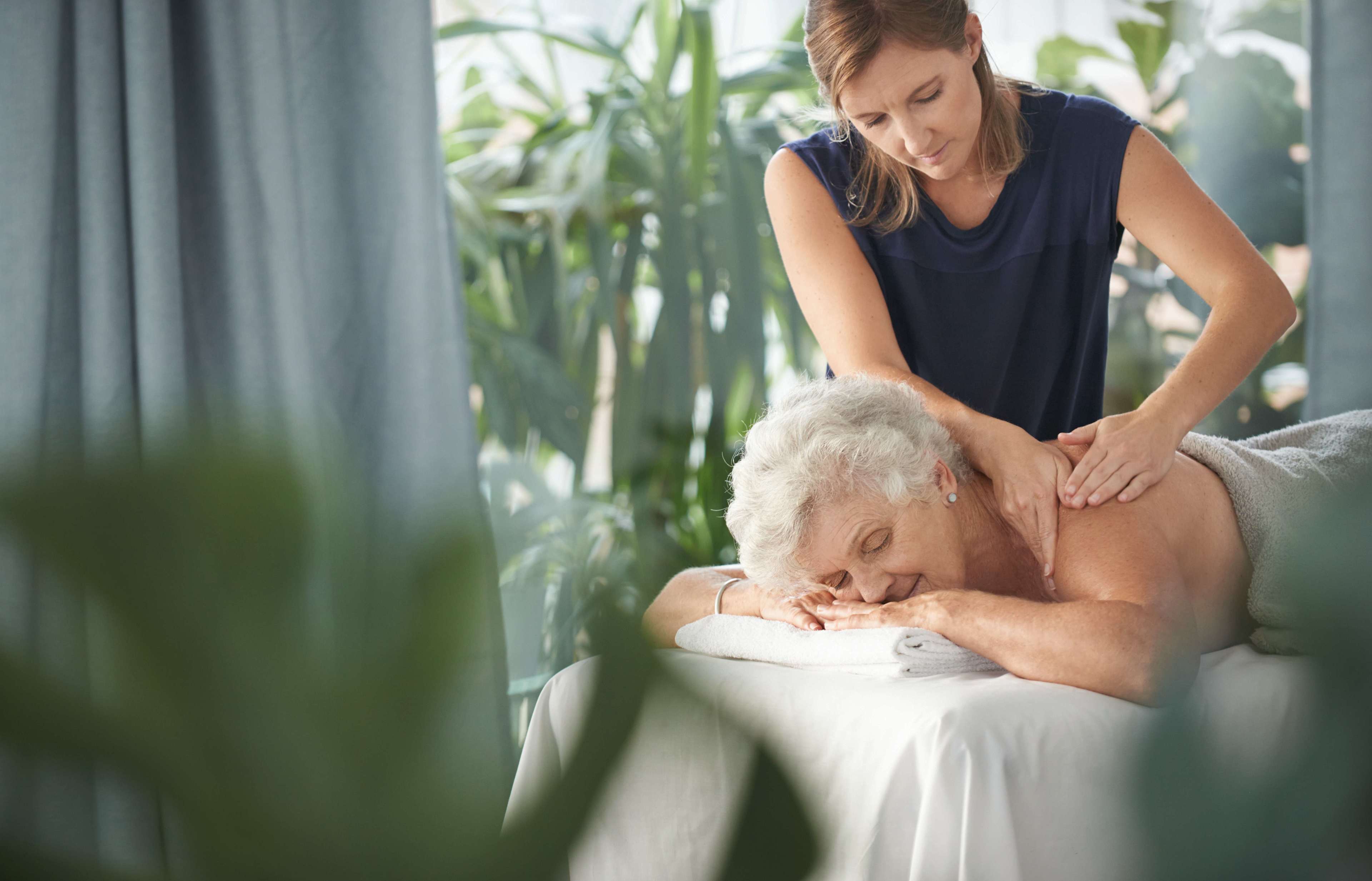 Wohlbefinden_Entspannung_Frau_Massage_2_s_zgasdo