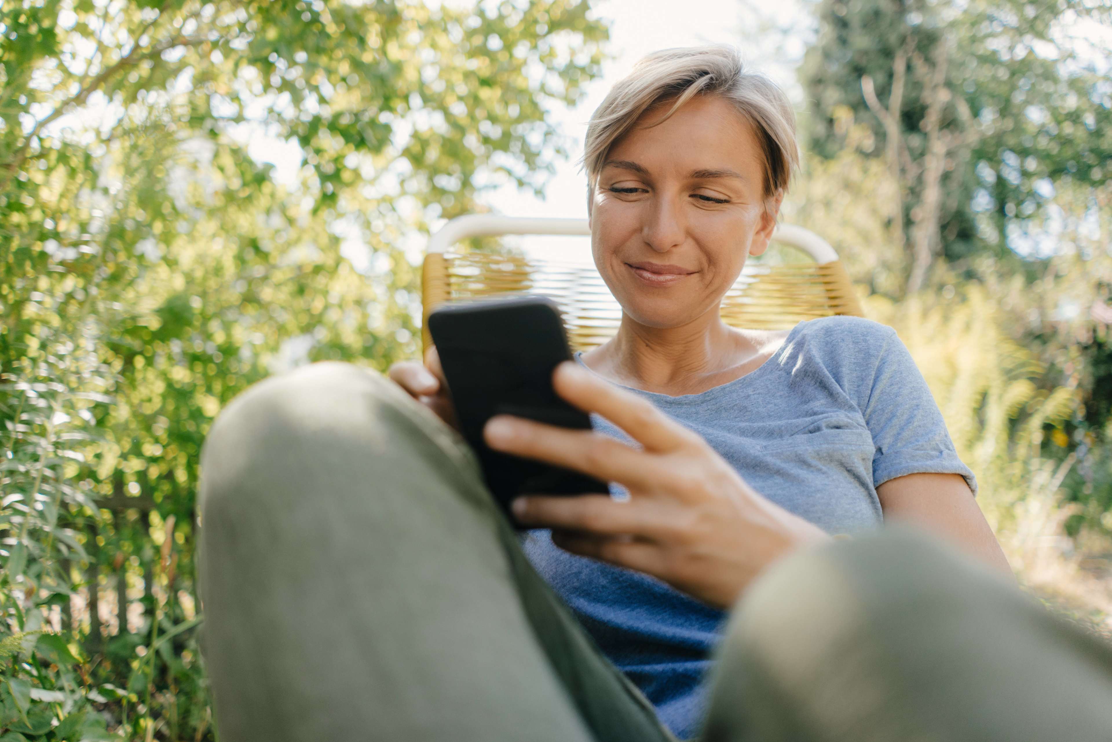 Kunden_Garten_Frau_Online_s_gnvwvq