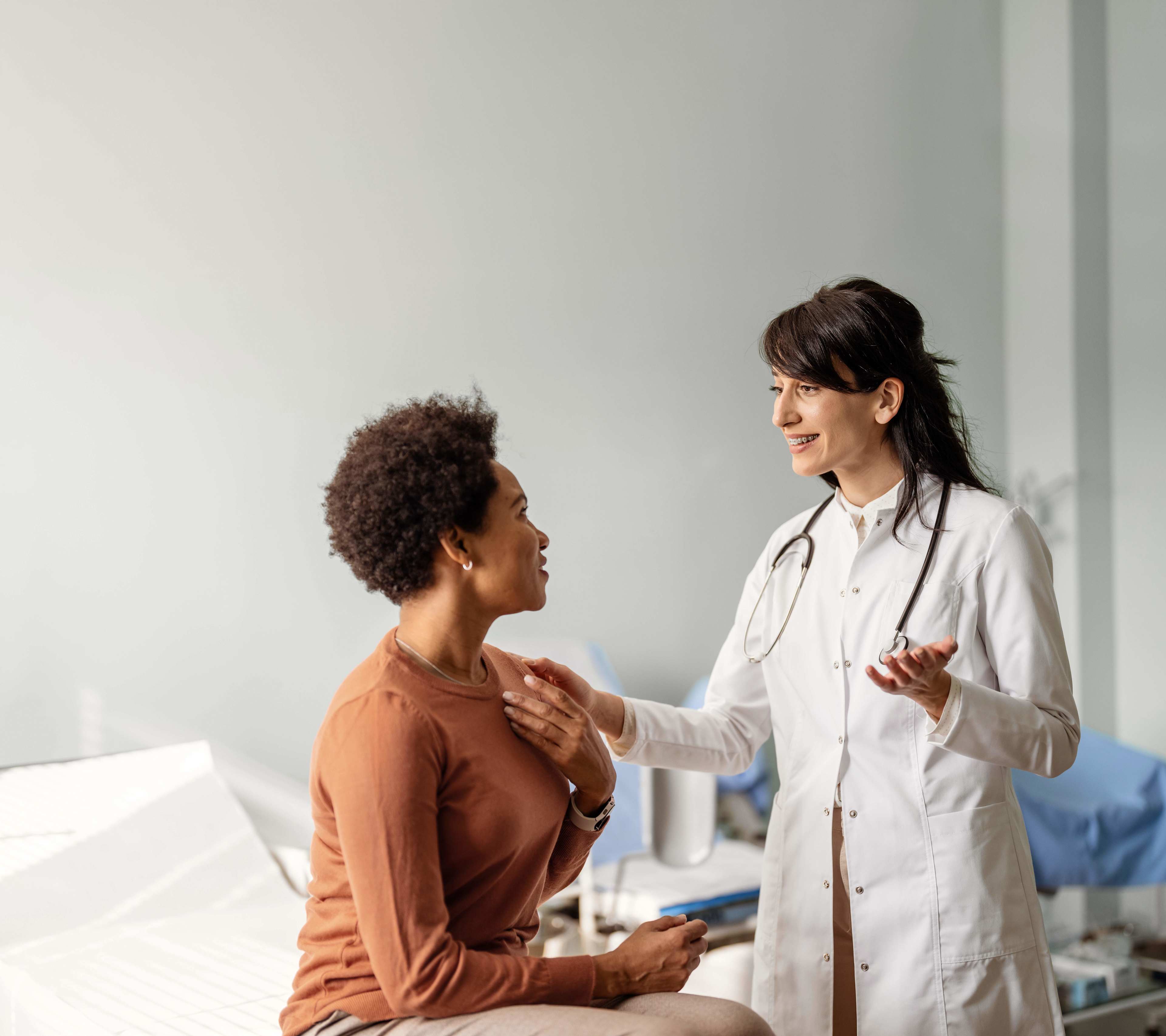 Gesundheit_Spital_Aerztin_Gespraech_Frau_s_ivv2t8