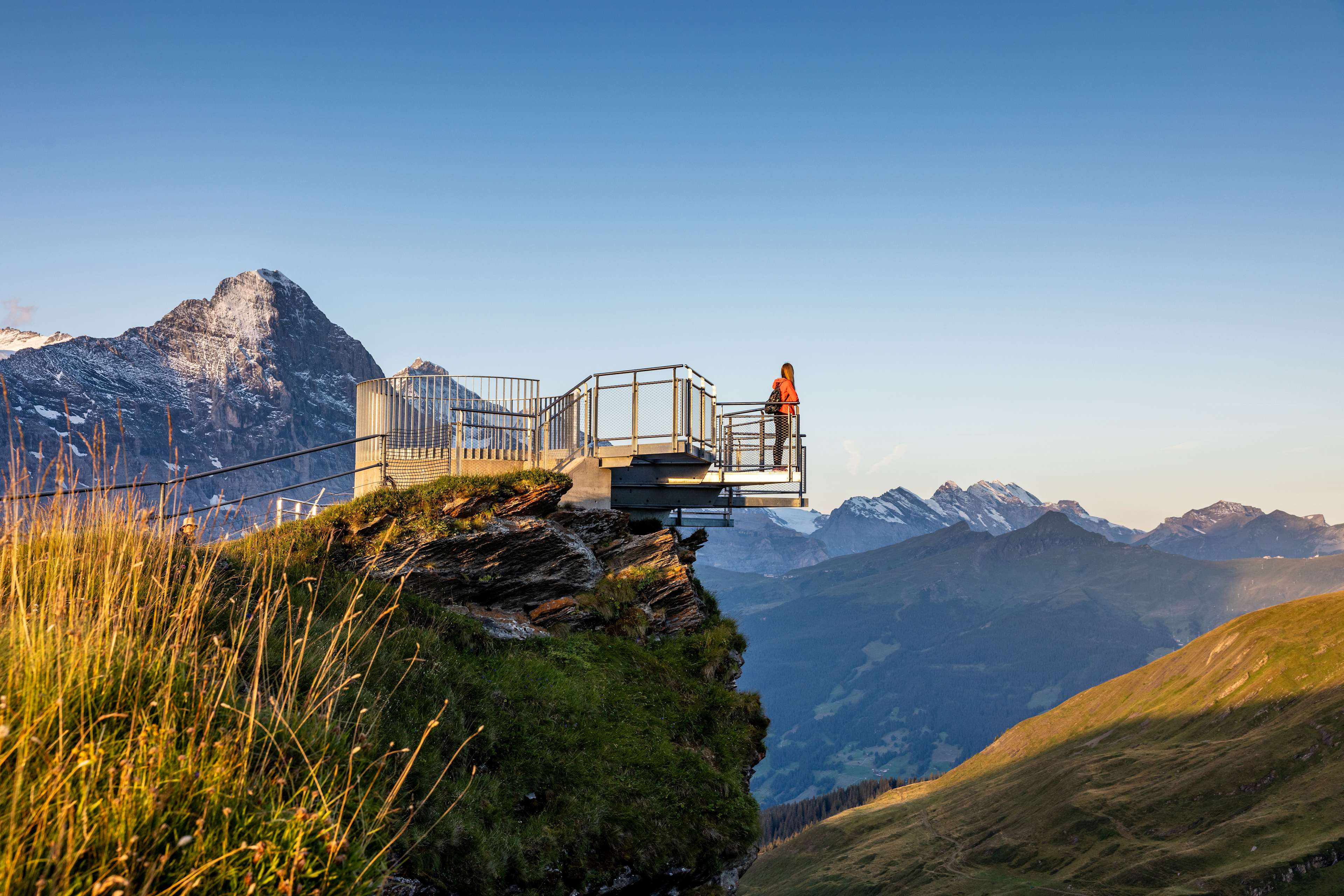 Grindelwald-First-View-Person-Eiger-Maennlichen-quer