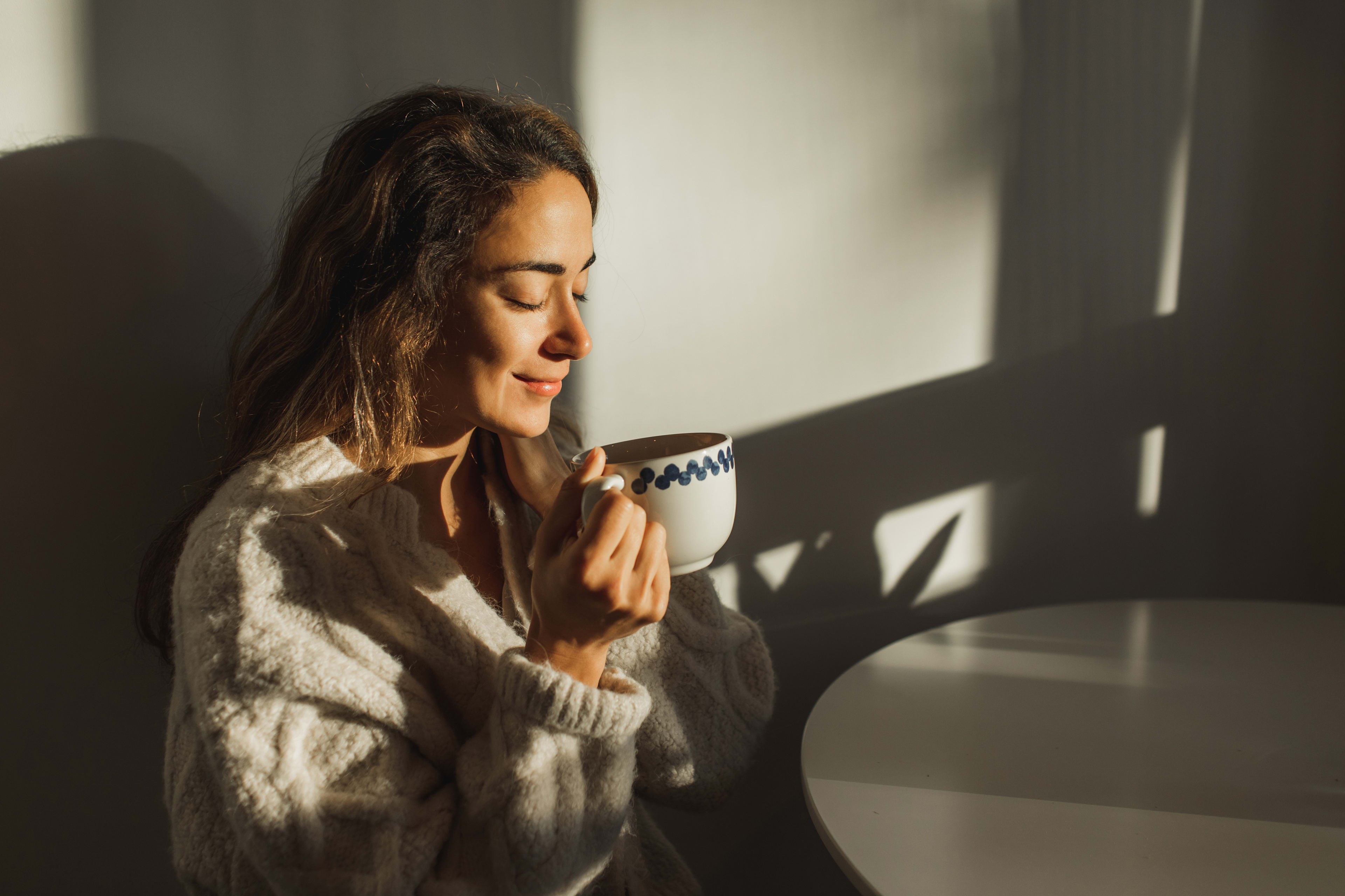 Frau_Kaffe_nahe_Getty