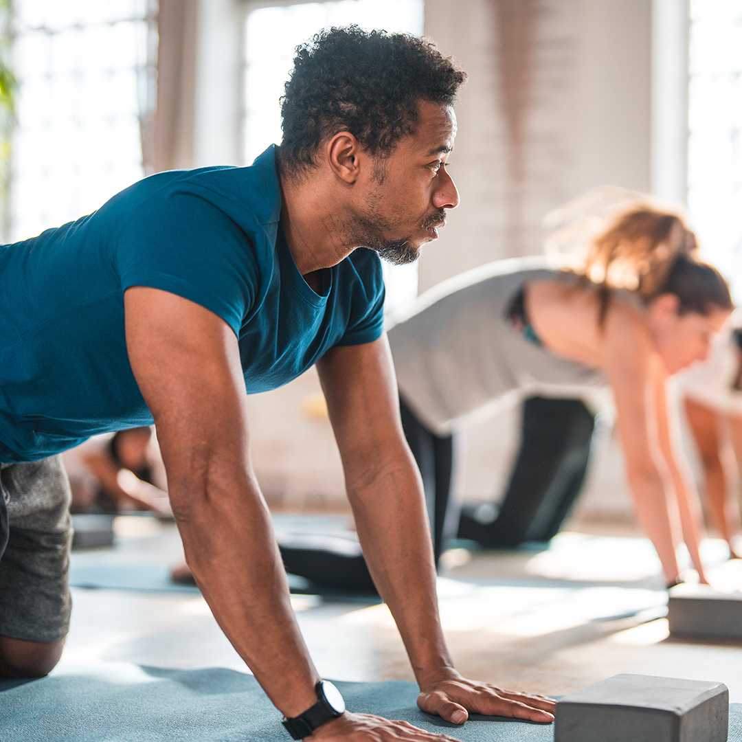 2025-01-30-blogbeitrag-motivation-fuer-sport-bild-yoga-1080x1080