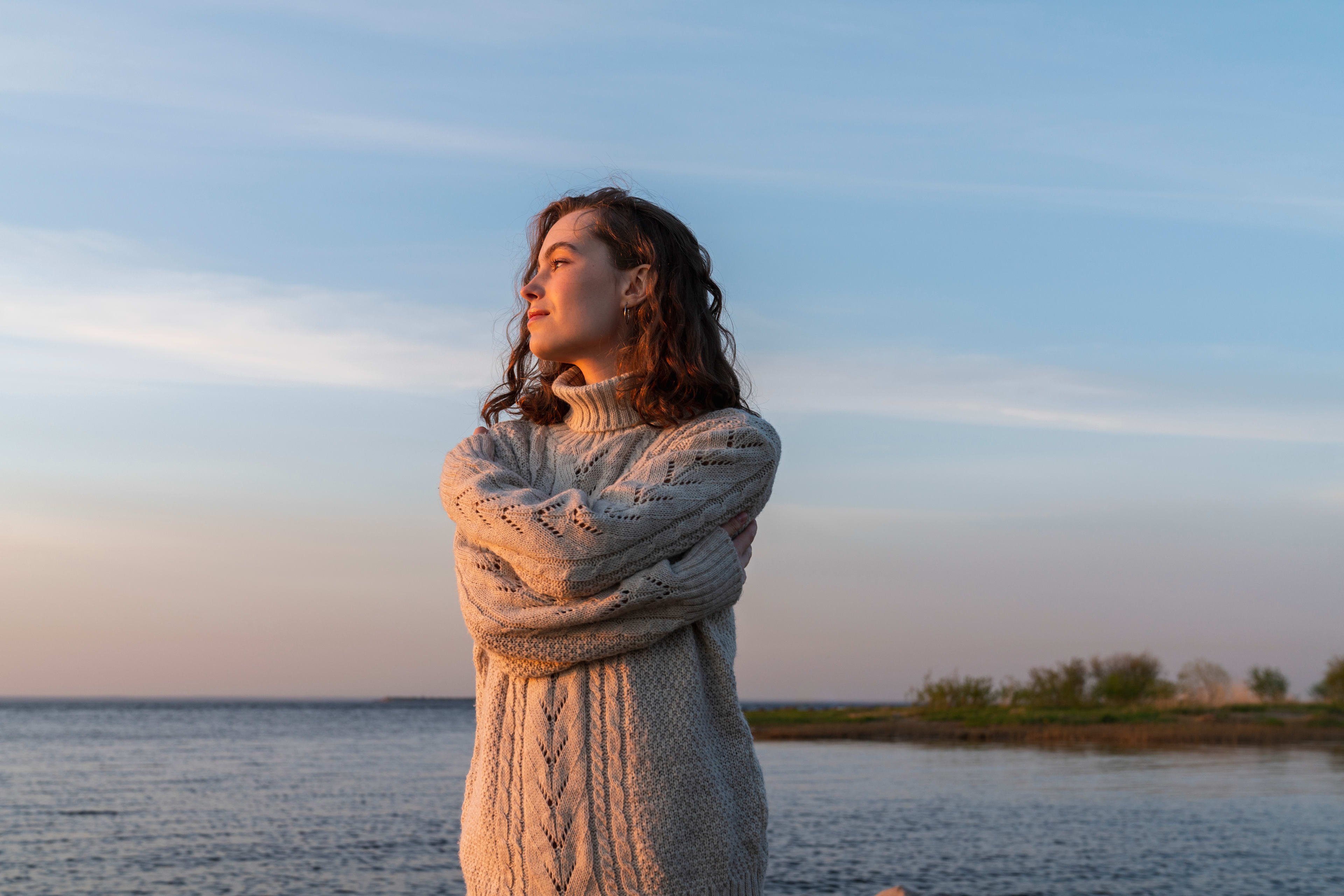 2026-10-02_GW_Blogbeitrag_Frauengesundheit_Selbstliebe_Meer_getty