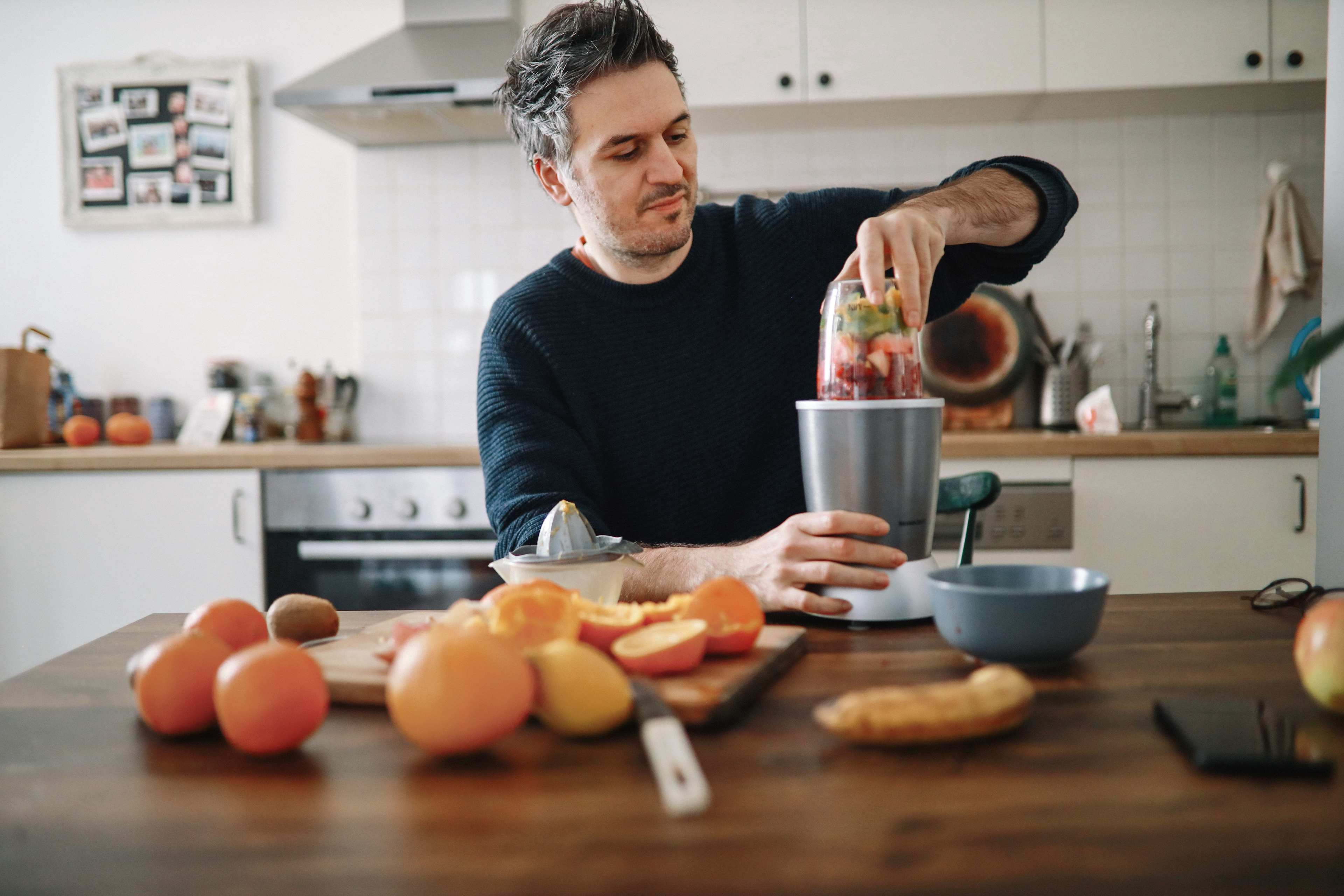 Ernaehrung_Vitamine_Mann_Mixer_s_ejumy8
