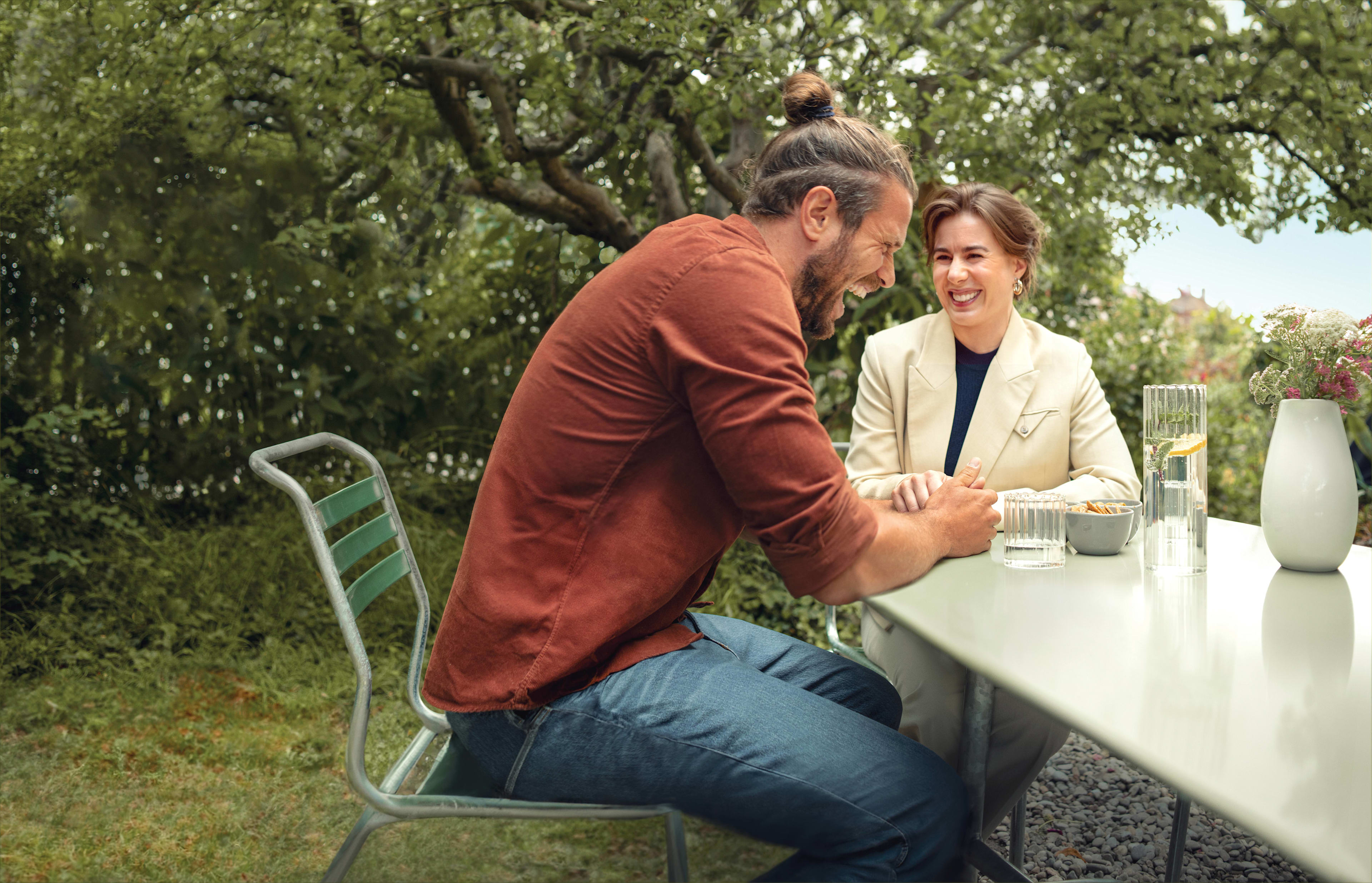 Familie_Zuhause_Paar_Garten_k_Freisteller_cqrlbq